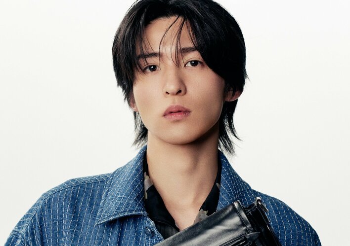 【画像】FENDIを着こなす目黒蓮と、着用アイテム一覧の写真を見る