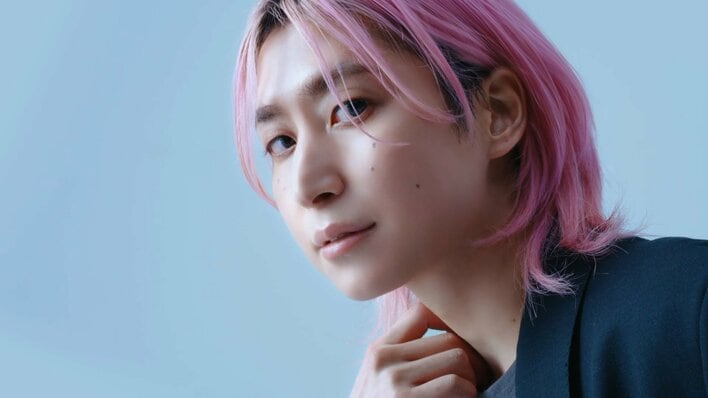 Snow Man・佐久間大介「周りの⼈が佐久間くんのファンになって帰っていく！」撮影現場での特技に称賛の声