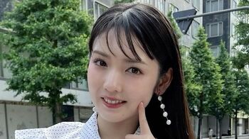 道重さゆみ「暑さも吹き飛ぶ美人さん！」大人っぽいワンピース姿からお花を持ったかわいらしい姿のオフショット公開