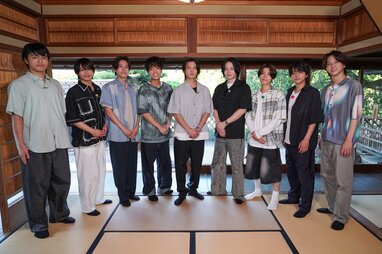 timeleszメンバー8人が“恩人”山下智久と対面！『タイムレスマン』待望