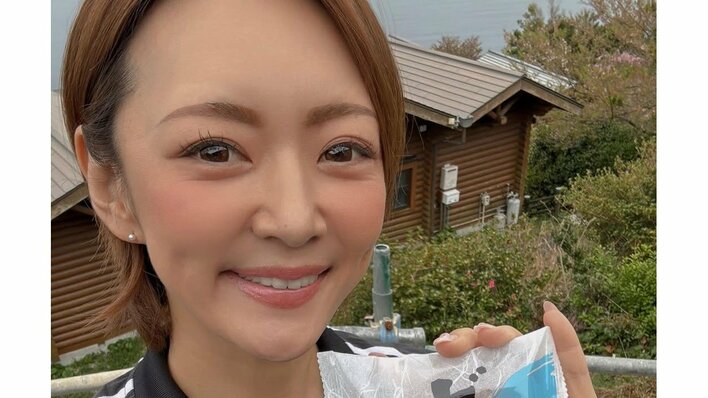 ものまねタレント・みかん 6歳長女の書道姿を公開！背筋を伸ばして熱心に“打ち込みと止め”に挑戦した力強い書体に「めっちゃきれい」