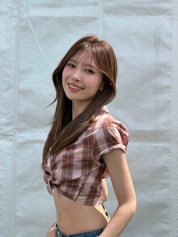 NiziU・MAYUKA 美くびれ輝く姿に「スタイルが天才すぎ」と絶賛の嵐