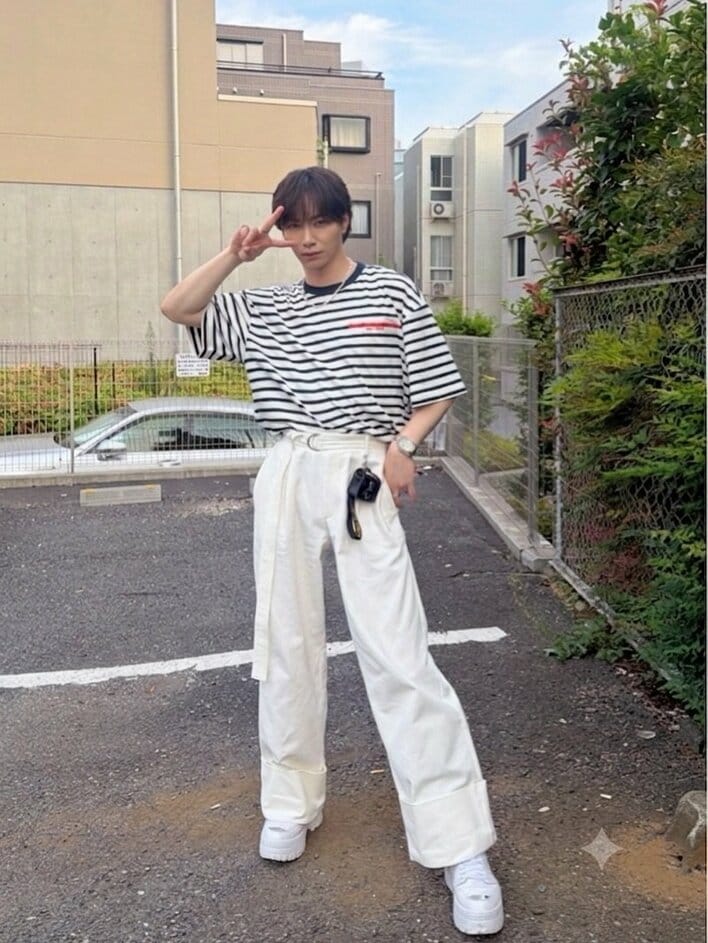 脚長っ！」SHOW-WA塩田将己 爽やかなマリンコーデを披露！ピースや
