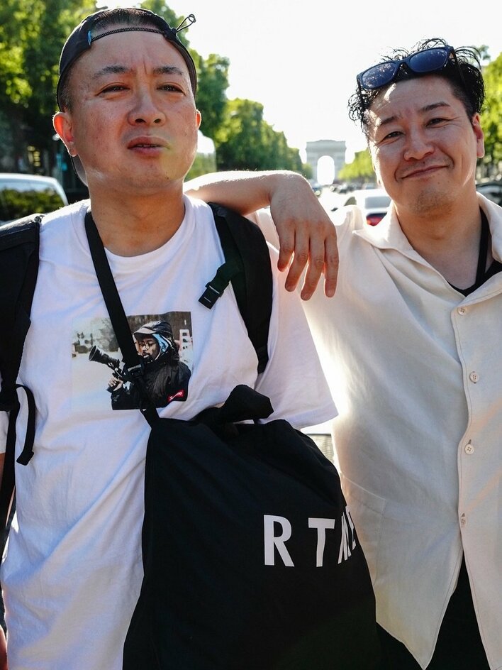 チョコプラ 2人で仲良くパリ散策！街並みに馴染むオシャレな長田に対し