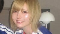 益若つばさ 「口元そっくり」な18歳息子と日本代表のユニホーム姿でサッカー観戦！ニッコリ笑顔で並んだ親子ショットに「素晴らしい」「いいチーム」