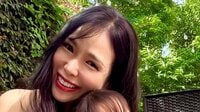 草刈正雄の長女・紅蘭 広々庭でBBQ＆プールを楽しむ7歳長女を公開！ギュッと寄り添った家族3ショット「顔が似てきたなぁ」「素敵な庭は特別すぎます」