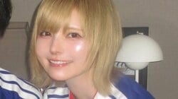 益若つばさ 「口元そっくり」な18歳息子と日本代表のユニホーム姿でサッカー観戦！ニッコリ笑顔で並んだ親子ショットに「素晴らしい」「いいチーム」