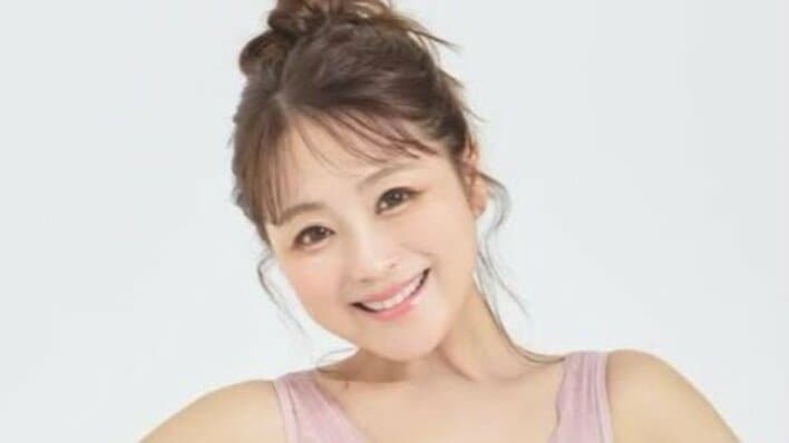 【画像2枚】鈴木奈々 50キロと46キロの体形比較ランジェリーショットを見る