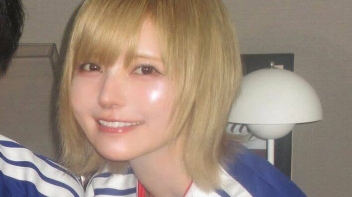 【画像7枚】益若つばさ 「口元そっくり」な18歳息子と日本代表のユニホーム着た親子ショットを見る
