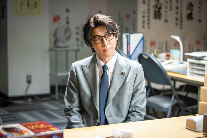 高橋一生が石原さとみ演じる女ルパンとだまし合い！約9年ぶりのフジテレビ連ドラ出演で、与党の金庫番議員役に『ポリティカルパン』