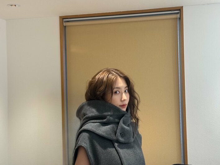 【画像】「マネさんまじでありがとう」マネージャーだからこそ撮れる有村架純のぬくぬくコーデほっこりチラ見ショットを見る
