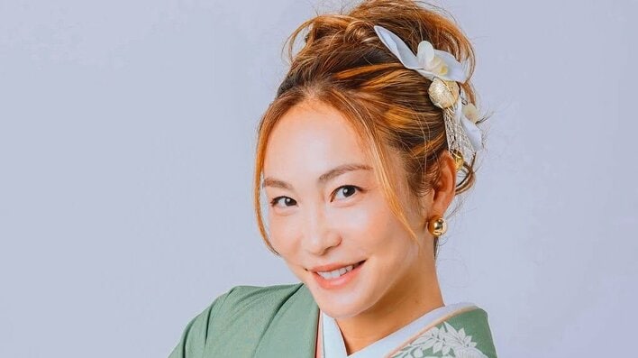 カリスマトレーナーAYA 長男のお宮参りショットを公開！アスリートの夫と華やかな着物で寄り添う姿に「なんでも着こなす2人」「とてもお似合い」