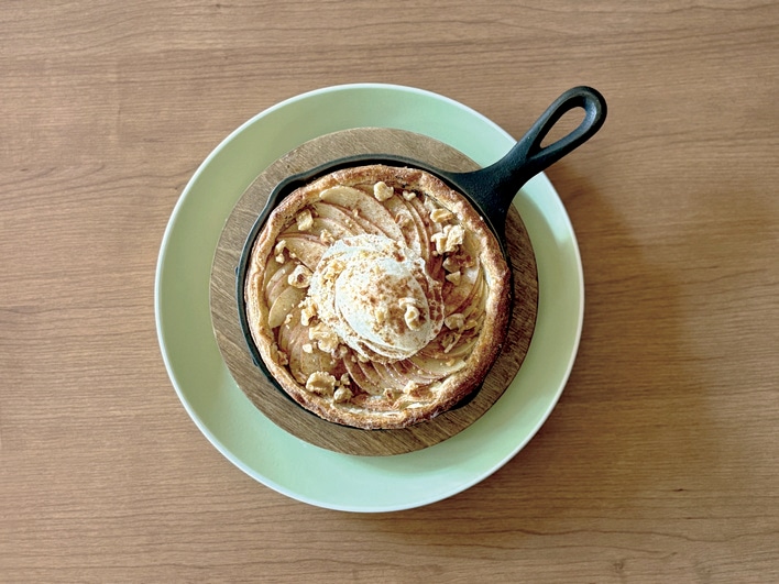 【軽井沢プリンスホテル イースト】3種のりんごと小布施ジャージー牛ミルクが主役！「信州産りんごのスキレットパイ」新登場