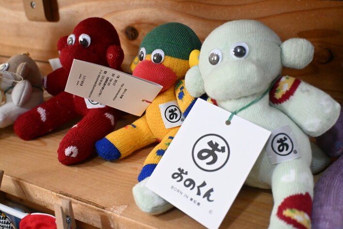 続けるつもりなかった」“人のつながり”紡ぐサルのぬいぐるみ 仮設住宅