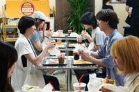 「好きな人がいる」葵（内田有紀）への思いを自覚する澄晴（寺西拓人）対する葵は彼といるときに再び香りを取り戻し動揺＜『ラストノート』第4話完全版＞