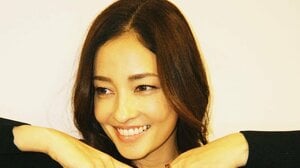 「色気半端ない」黒木メイサ 美デコルテ＆お腹チラリショット公開！美しい鎖骨や引き締まったウエストライン披露に「メイサちゃん最強」