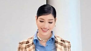 「凄いブーツ」アン ミカ 豪華絢爛な“大人ラブブ”コーデ披露！美脚際立つミニ丈ドレスの浮遊ショットに反響「ゴージャスすぎ！」