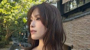 髙橋ひかる 透明感抜群の肩出しコーデで京都を満喫！風情ある街並みに溶け込む大人なたたずまいに「見惚れてしまう」「今日も透き通ってます」