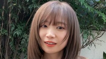 秋元真夏 デコルテ映える“真夏”の沖縄 私服ショット公開！ショーパンの南国スタイルコーデにファンから「可愛い過ぎる」