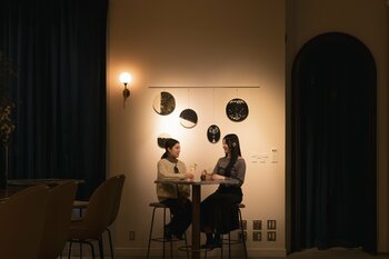 アールデコ建築の幻想的な空間でワックスアート作品を楽しむ。宿泊者以外も入場無料で楽しめるホテル内ギャラリー 「UNWIND GALLERY」にて「Jun's Light」の展示開始！