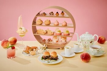 【大阪ステーションホテル、オートグラフ コレクション】8月限定　白桃色に染まる桃アフタヌーンティー　愛らしいスイーツとパルフェが彩る可憐な世界