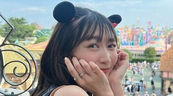 「天使いた…」岡本夏美  タンクトップ姿で彼女感あふれるディズニーショット公開　幻想的な夜の様子も！　