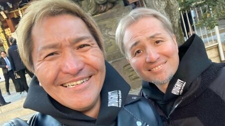 M-1準優勝芸人の“別人級”過去ショットに反響！スリムクラブ・内間「ビジュアル系にハマってた」ダークな姿を公開「全然ちゃうやん」「めっちゃ美人さん」