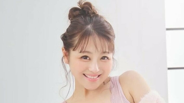 鈴木奈々「今のバストが一番自信あります！」大胆なピンク×レースのランジェリー姿での自撮りショットに「彼氏」への宣言も！