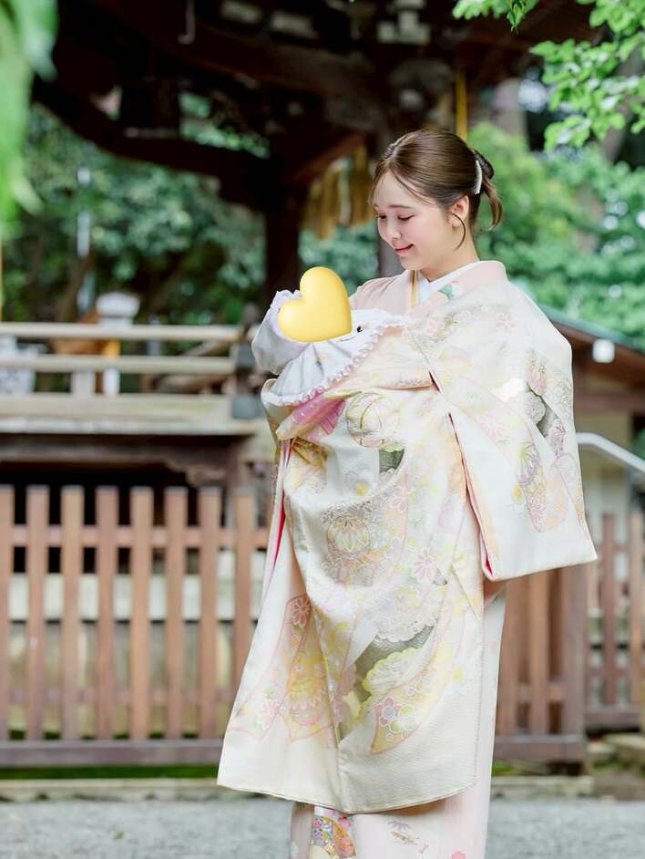 藤田ニコル 生後1ヵ月長女とベビーカーでのお出かけショット公開