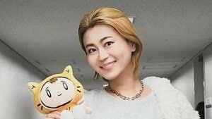 「スーパーモデルみたい」紅白出場決定の氷川きよし リップ際立つ自撮りショット！すらりと美脚際立つ姿に「脚長～い」「スタイル抜群」