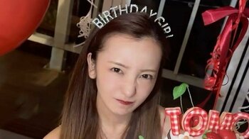 板野友美 “ともちんらしい”豪華なデザインケーキで34歳誕生日をお祝い！「最高に愛のあるメンバー」から祝福された姿に「素敵がいっぱい」