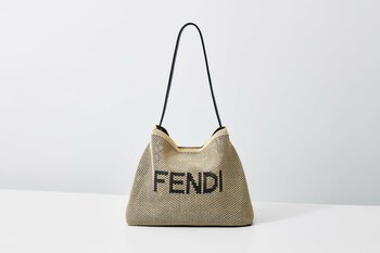フェンディ、新作バッグ「ホーボー ソフト」を発売