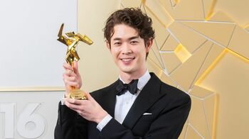 宮沢氷魚「アジア・フィルム・アワード」助演男優賞を受賞！「鈴⽊亮平さんという俳優がいたからこそ」