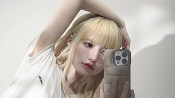 「腹筋が…」益若つばさ(39) “美くびれ”際立つ私服ショットを披露！夏らしい装いに「ラフな感じカッコイイ」「コーデ大好き」