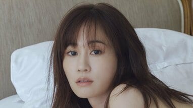 史上最強のツートップ」前田敦子&大島優子 頬寄せ合った待望の2