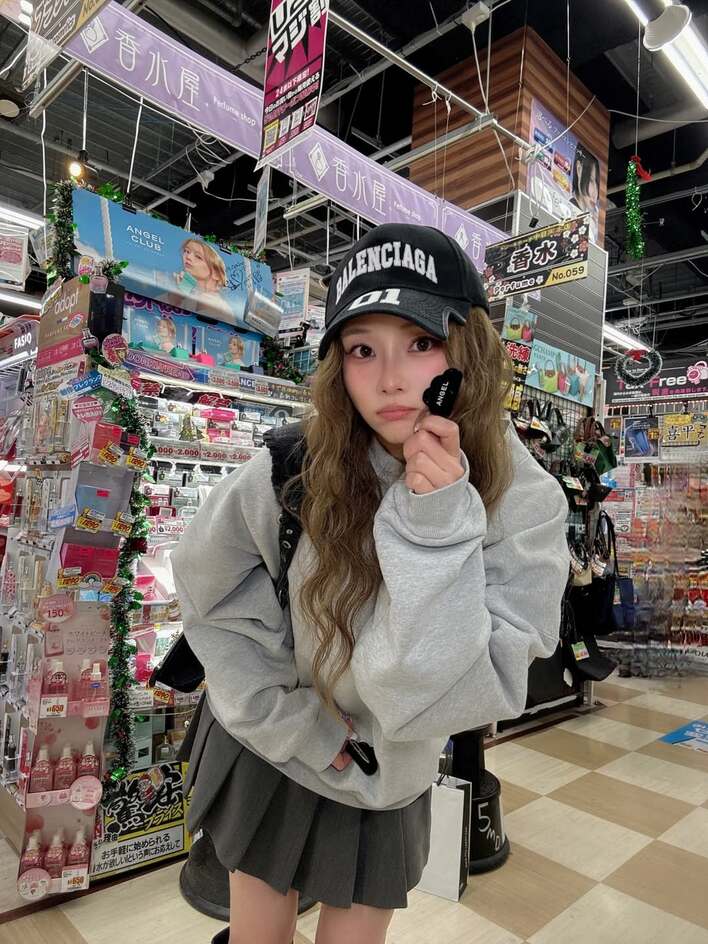 【画像7枚】「ドタイプ過ぎてやばい」重盛さと美 絶対領域見せのミニスカ姿を見る