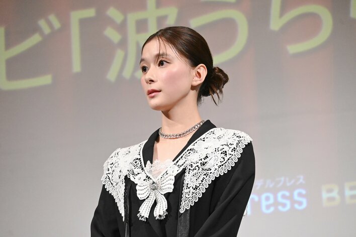 【写真】アワードの1位を獲得し喜びを語る芳根京子の写真を見る