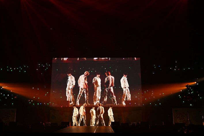 独占＆写真33枚】会場が熱狂で揺れた！TOMORROW X TOGETHERが迫力の