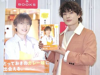 崎山つばさ 初の料理本はすべてカレー粉を使用！新年は「スパイスのきいた1年に」