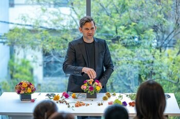 ニコライ・バーグマンと共に 博多織の未来を紡ぐ唯一無二のホリデーイベント