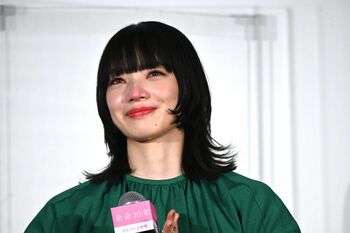 小松菜奈 サプライズに涙「メッセージはダメです」