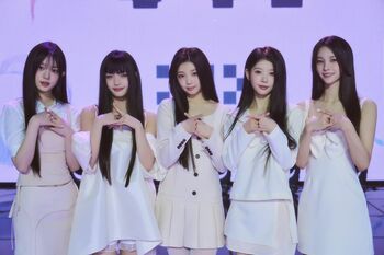 LE SSERAFIM、NewJeansに次ぐ“HYBEの末娘” 多国籍5人ガールグループ・ILLITがデビュー