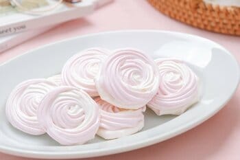 【着色料不使用】平飼い卵と自然素材でつくるやさしい甘さの『いちごメレンゲのかくれんぼショコラ』をスナックミーオンラインストアで期間限定発売