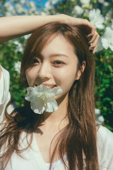 乃木坂46梅澤美波 5年ぶり写真集はイタリアが舞台！ワイン片手に