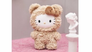 ハローキティのふわふわな“くま姿”のチャームを発売！やわらかな毛並み