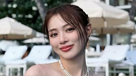 内田理央 ハワイ・ハレクラニでの水着姿に反響！美デコルテ際立つショットや新鮮なツインテール姿に「待ち受けにします！！」「マーメイドみたい」