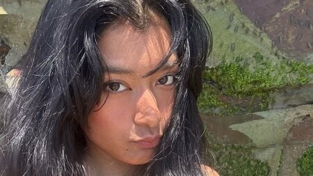 「海外に見える」ローラ 美ボディ際立つ水着姿を披露！千葉の大自然を満喫する様子に「相変わらずスタイル抜群」「憧れます！」