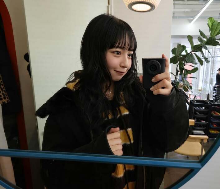 【画像】「ここまでとは凄すぎる！」山之内すずの自宅のテーブルに鎮座する“巨大塊”の正体を見る