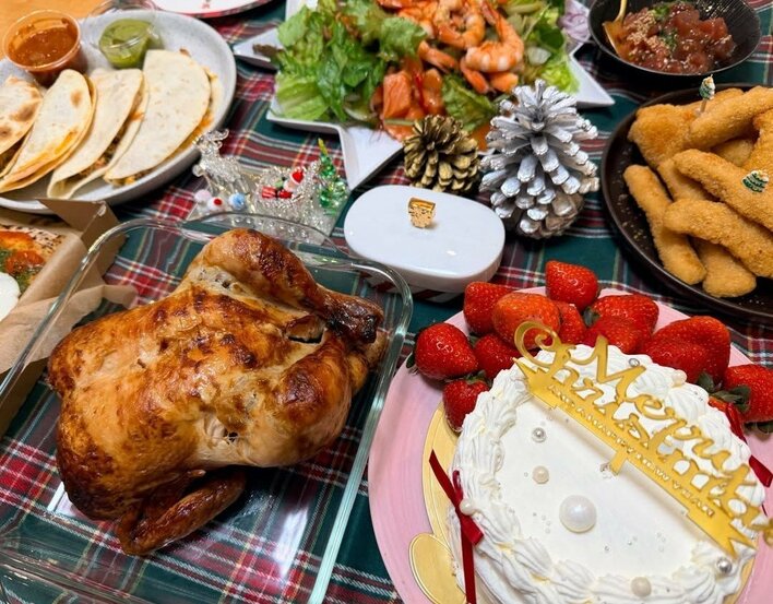 近藤千尋 自宅で超豪華なクリスマスディナー！ずらりと並ぶ彩り豊かな