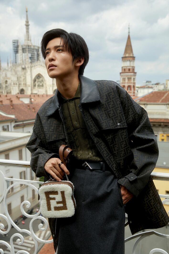 目黒蓮着用【FENDI】ロゴコットンスウェットシャツ org.jpg